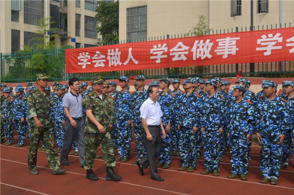 我校2014級新生軍訓會操暨總結表彰大會圓滿結束